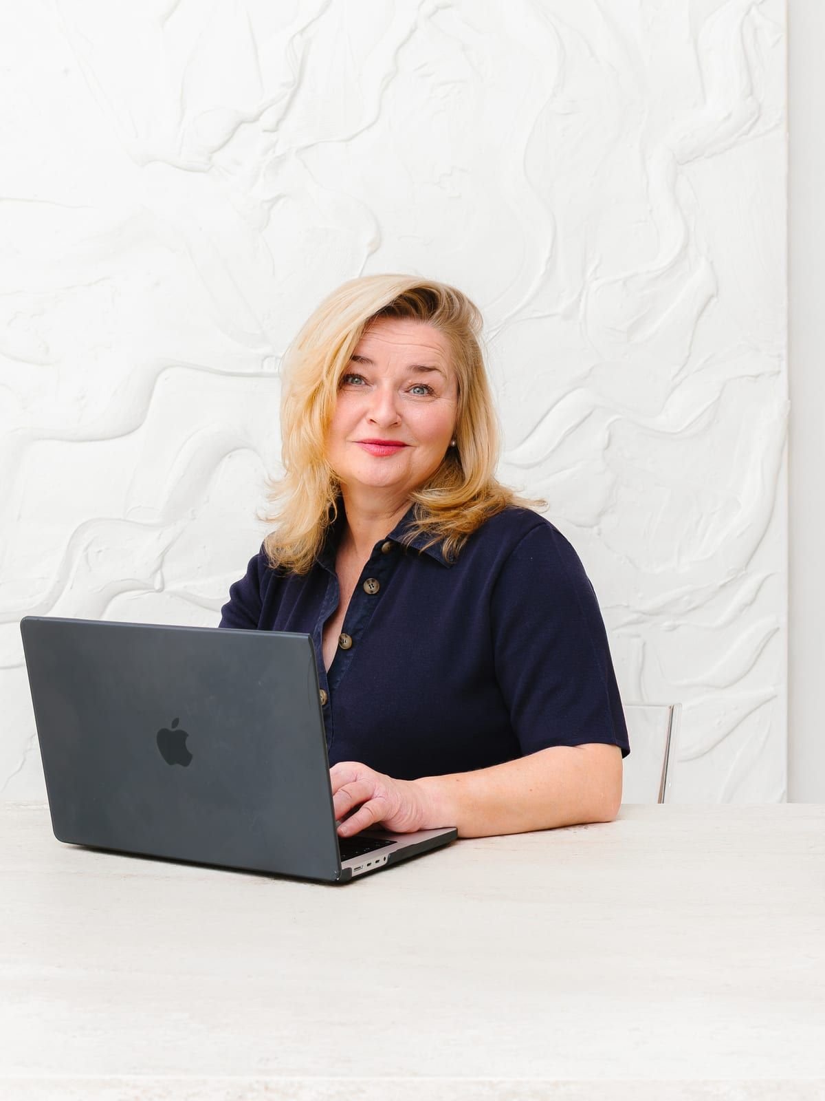 Simona Breen working at her laptop